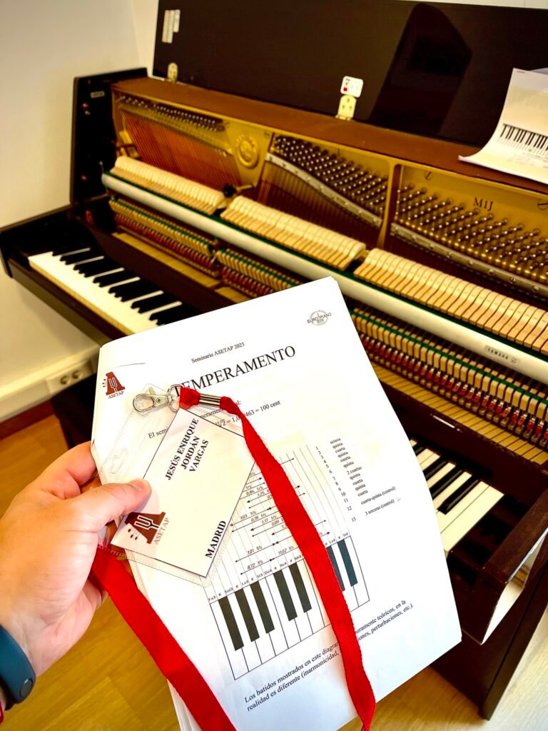 Jordan Pianos, afinador de pianos en A Coruña