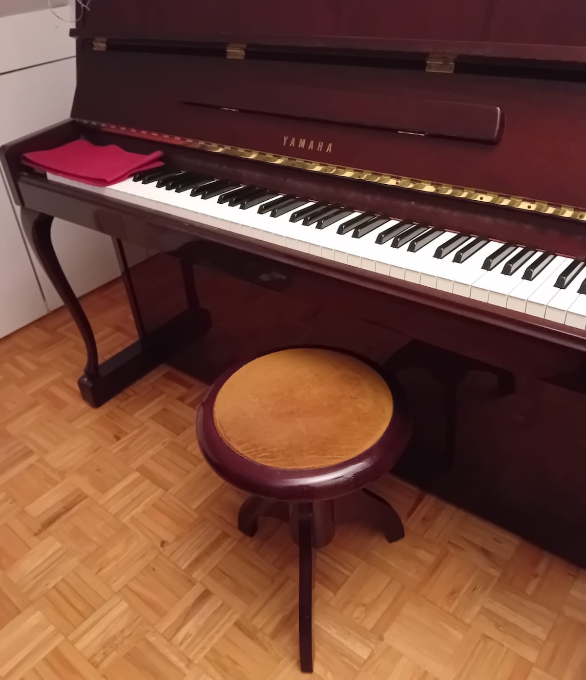 Piano Yamaha M1SR vista alternativa